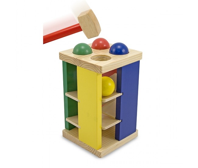 Turnul din lemn cu ciocan si bile melissa and doug